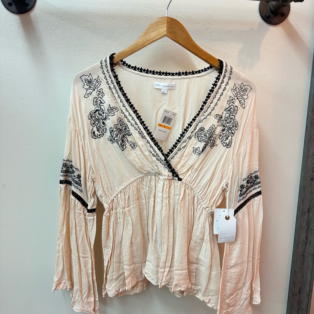 NWT! Boho Embroidered Blouse - Picture 2 of 3